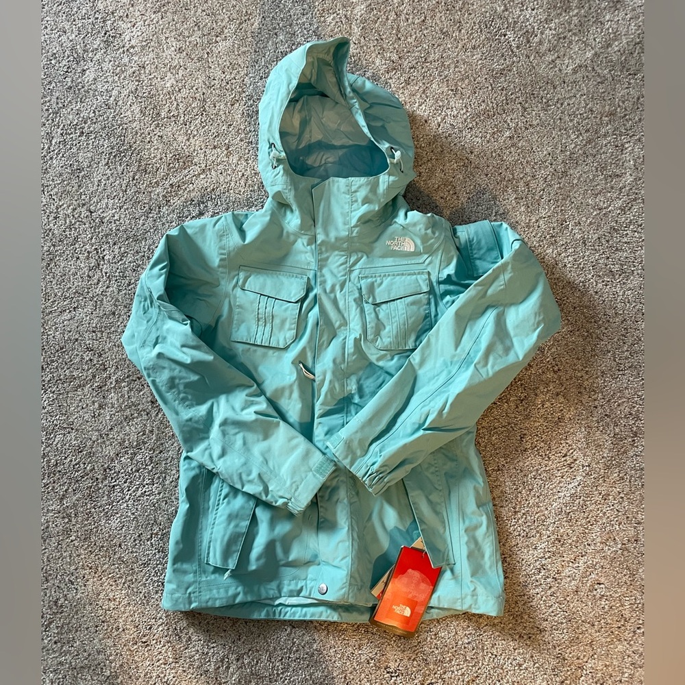NWT Women’s North Face winter shell jacket -M
